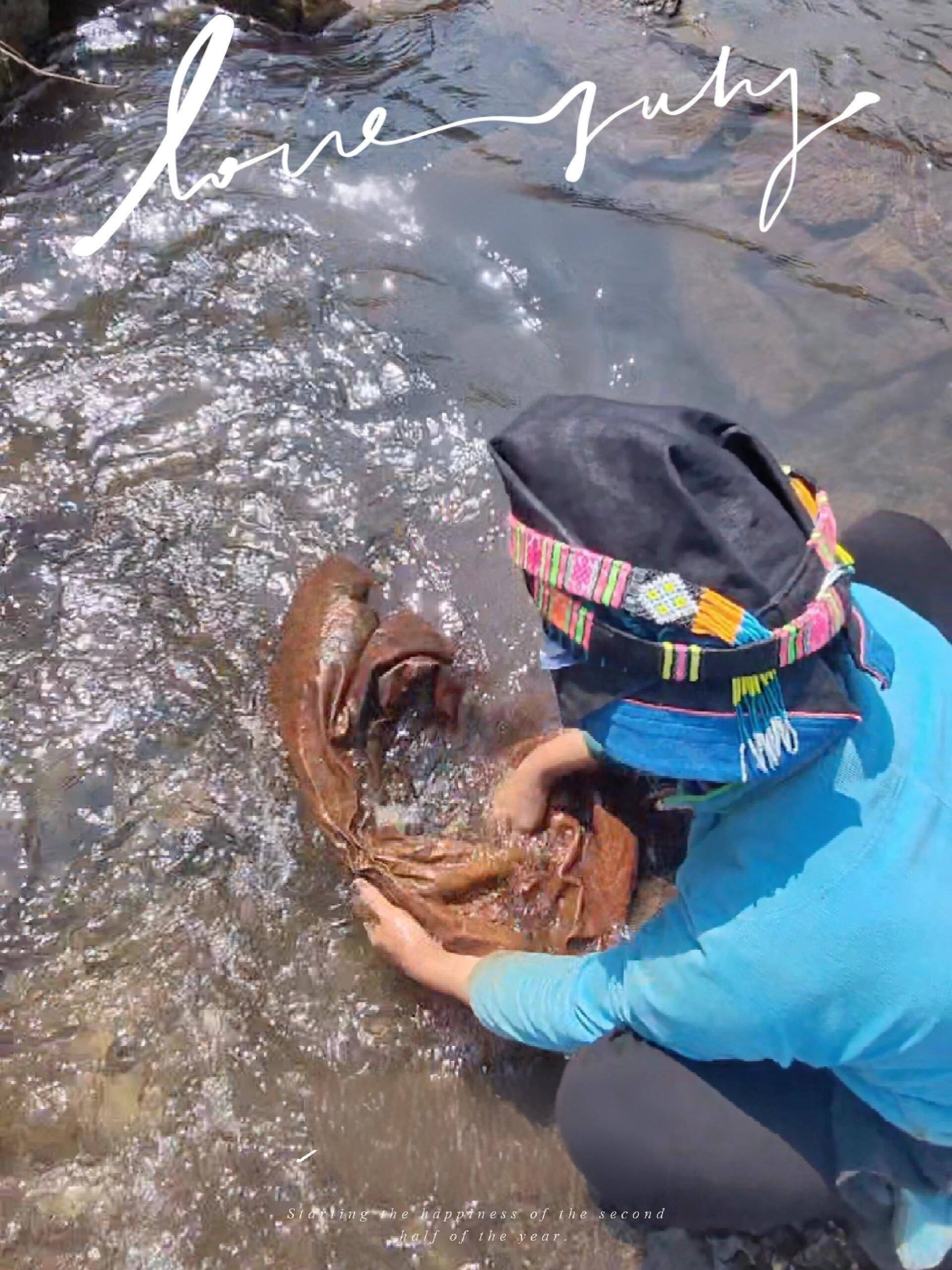Traditional dyeing tools and equipment